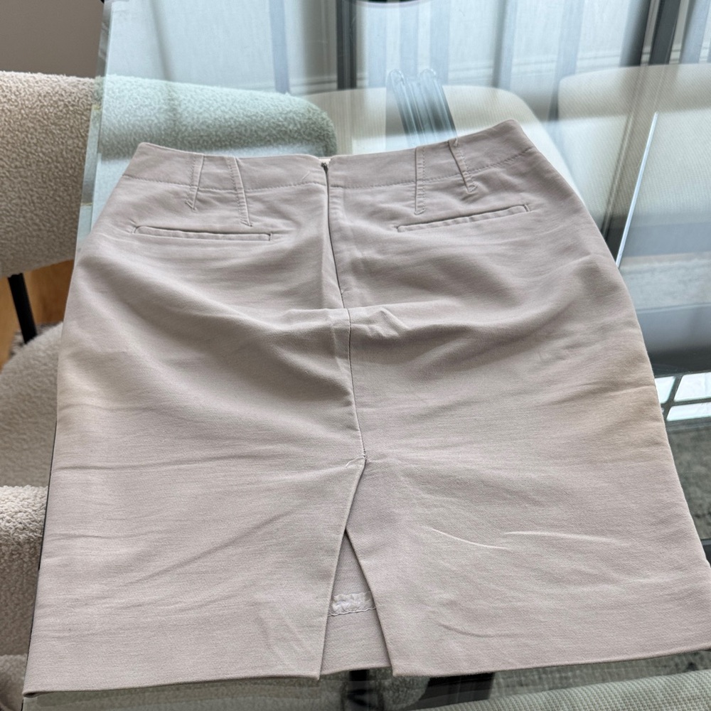 JCrew Women’s Pencil Skirt in Light Gray - Picture 3 of 3